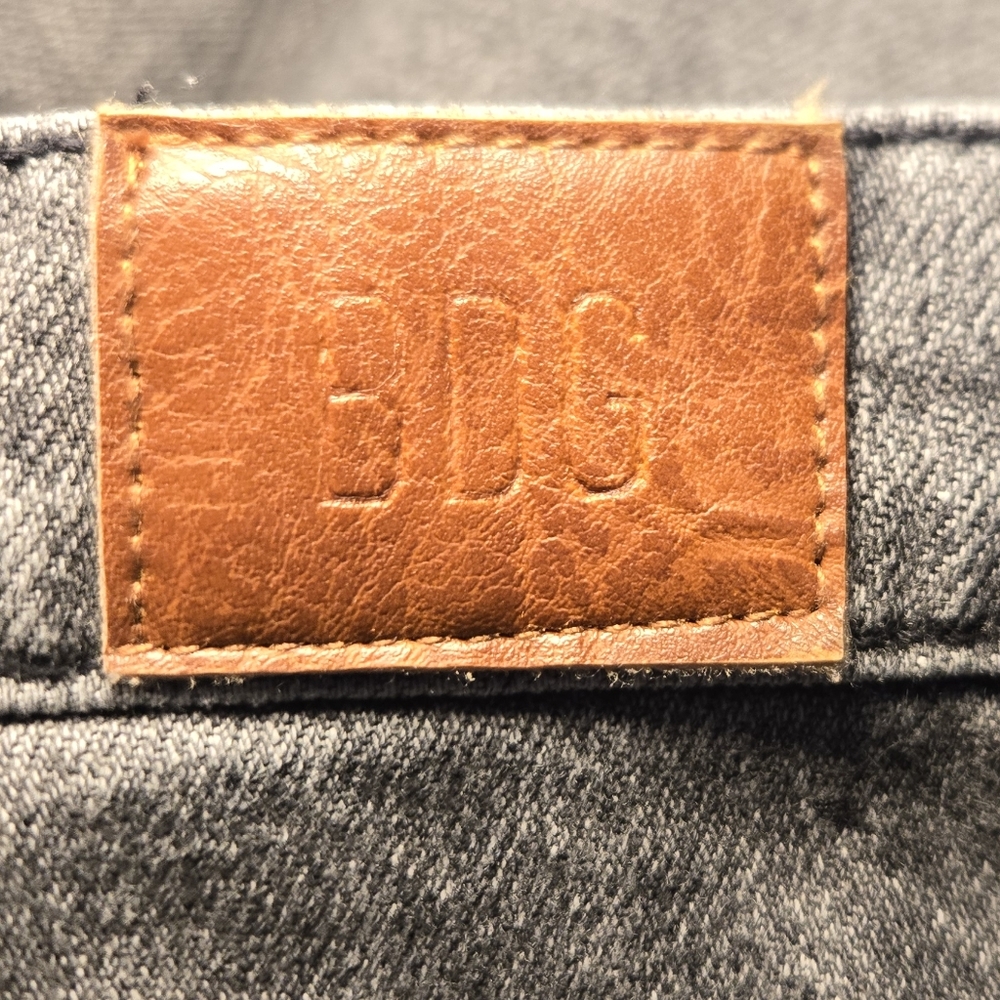 BDG Black Wash Distressed High-Rise Slim Straight Denim Womens Size 31 - Picture 8 of 16